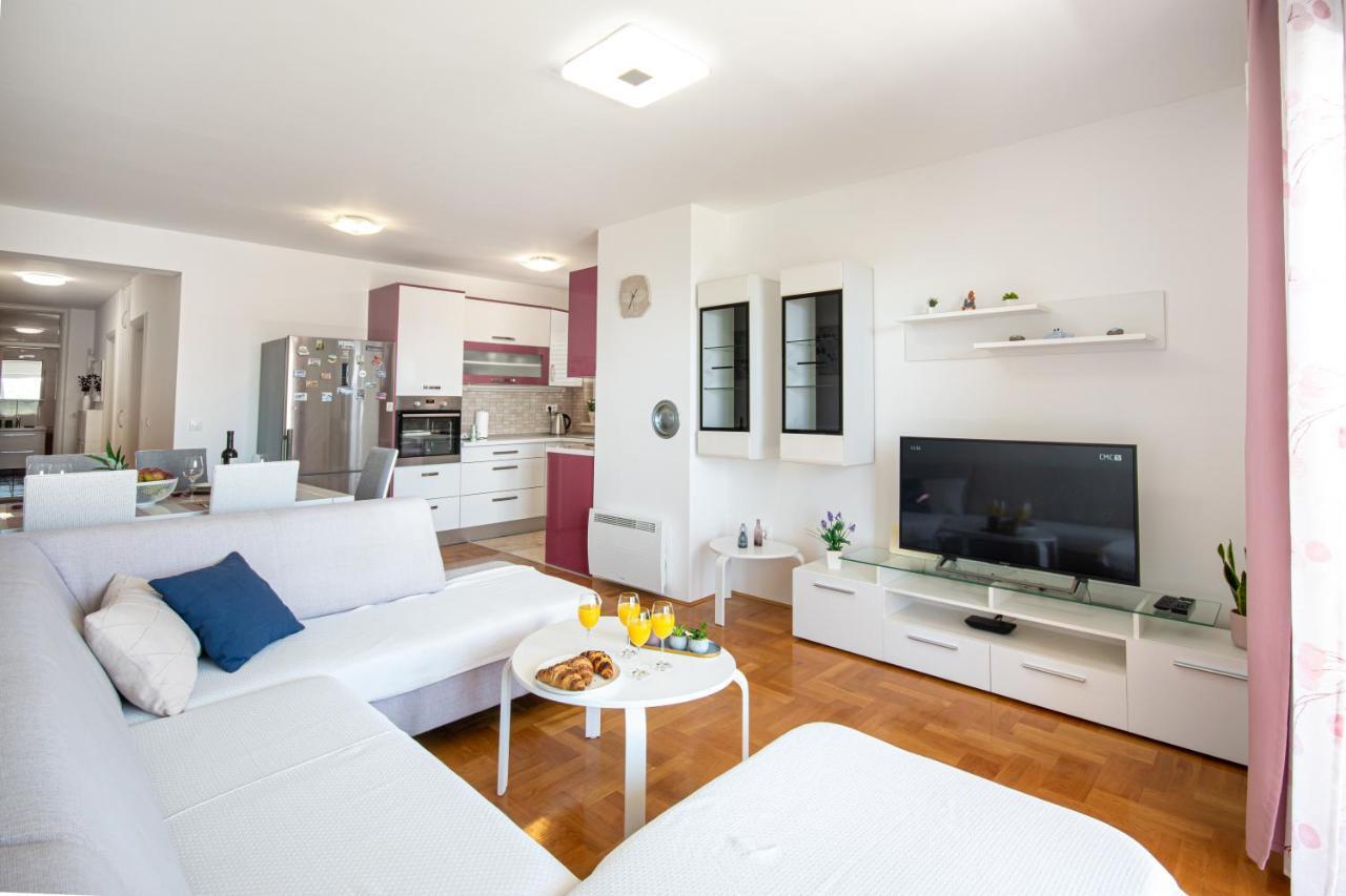 Sara Apartma Makarska