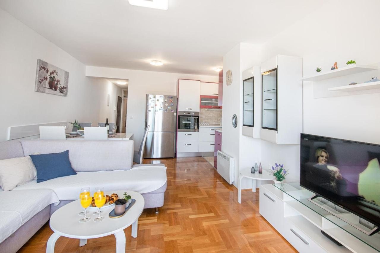 Sara Apartma Makarska